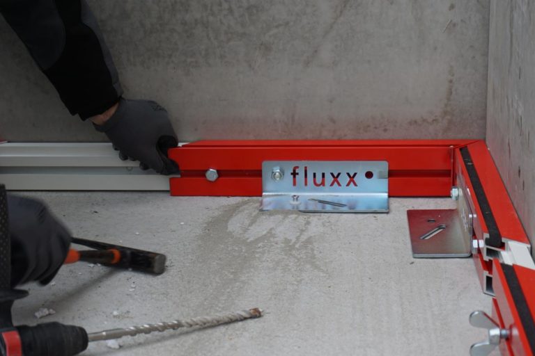 Fluxx Bodenschiene montiert | Mayer Schaltechnik